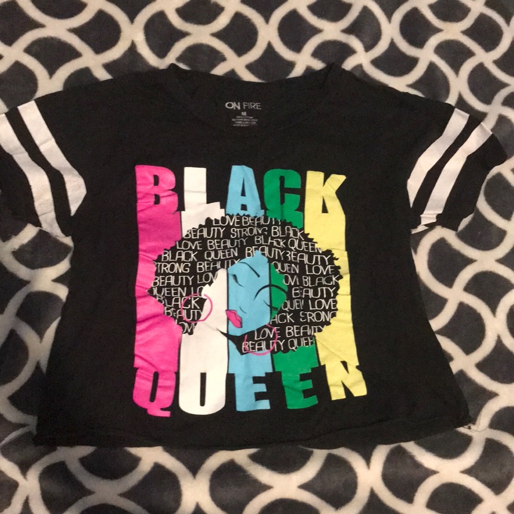 Cropped black queen shirt